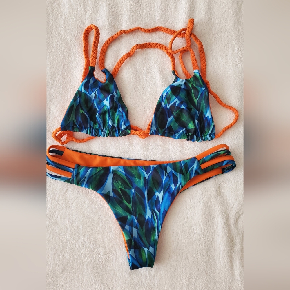 NWOT Harlyn Summer Reversible Bikini with 1 cheeky bottom and 2 top styles